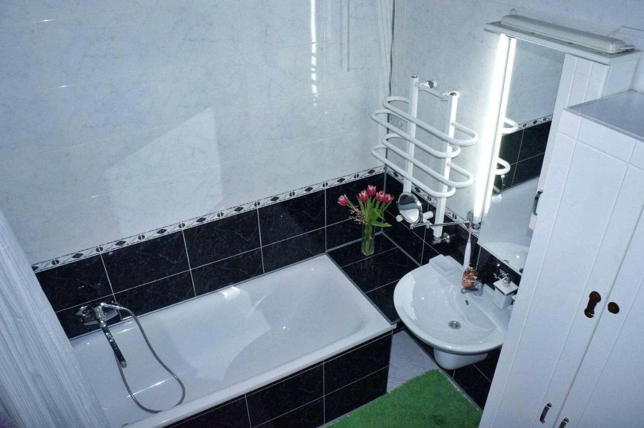 Apartments On Rynok Square, The Heart Of The City Lviv Ngoại thất bức ảnh